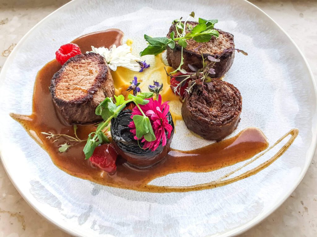 Talerz z posiłkiem RestauracjaKoszysta Zakopane